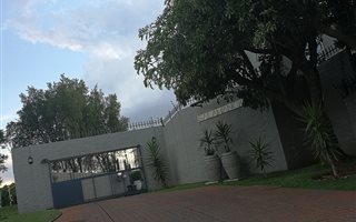 3 Bedroom Duplex in Waterkloof Glen