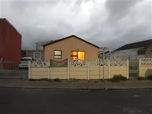 3 Bed House in Strandfontein