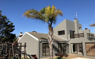 4 Bedroom House in Blouberg Sands
