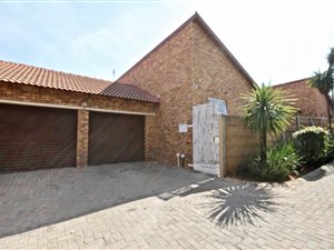 3 Bed Townhouse in Honeydew Ridge