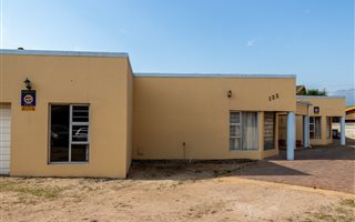 4 Bedroom House in Klein Parys