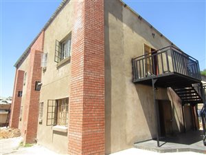 12 Bed House in Proclamation Hill
