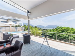 4 Bed House in Stonehurst Mountain Estate