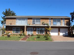 6 Bed House in Marinda Heights