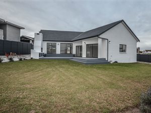 2 Bed House in Yzerfontein