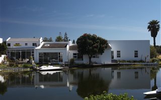 4 Bedroom House in Marina Da Gama