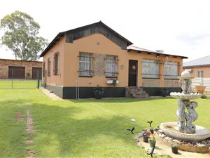 3 Bed House in Aston Lake