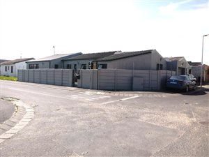 5 Bed House in Pelican Heights