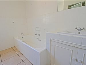 8 Bed House in President Ridge