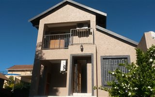 3 Bedroom Townhouse in Stonehenge