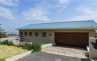5 Bedroom House in Mountainside