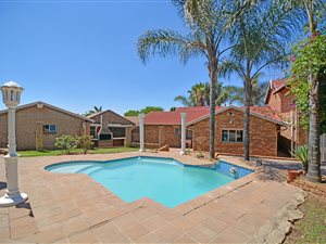 4 Bed House in The Reeds