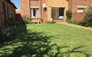 2 Bedroom Apartment in Mooikloof Ridge