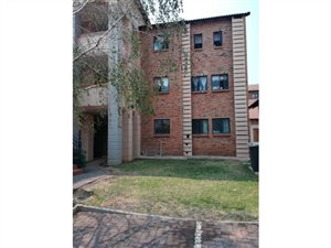 2 Bed Townhouse in Die Hoewes