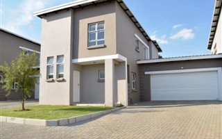 3 Bedroom Townhouse in Eagle Canyon Golf Estate