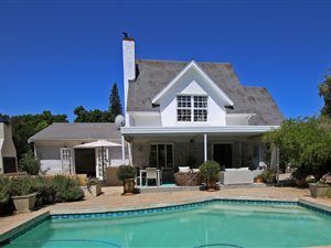 4 Bed House in Bergvliet