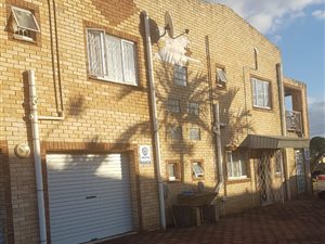 6 Bed House in Woodlands