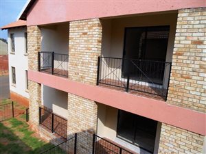 3 Bedroom Townhouse in Grobler Park