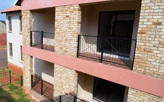 3 Bedroom Townhouse in Grobler Park