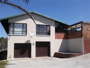 7 Bedroom House in Mangold Park