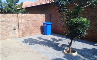 3 Bedroom Duplex in Theresa Park