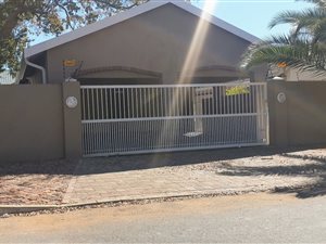 4 Bed House in Monument Heights