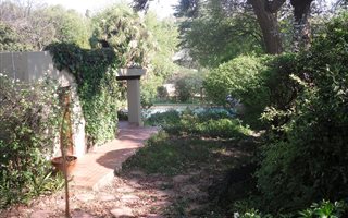 1 Bedroom Garden Cottage in Parktown North