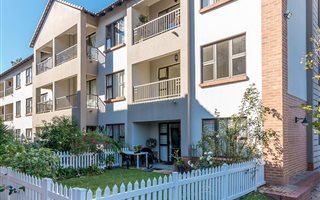 Bachelor apartment in Douglasdale