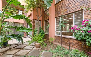 2 Bedroom House in Rosebank