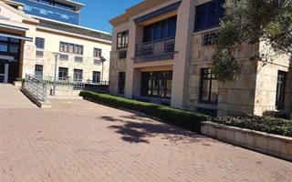 902 m² Commercial space in Atholl