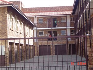 2 Bed Flat in Kempton Park Central