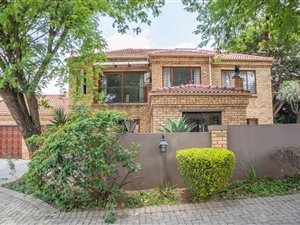 3 Bed Townhouse in Ruimsig