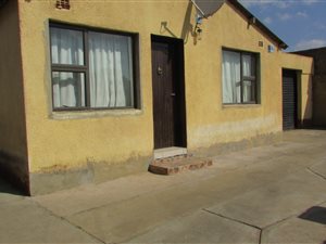2 Bed House in Mofolo North