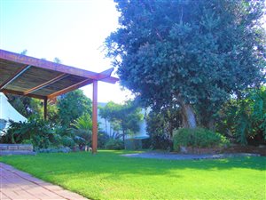 4 Bed House in Voelklip