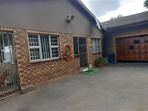 8 Bed House in Clare Hills