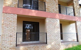 3 Bedroom Townhouse in Grobler Park
