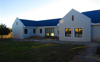 4 Bedroom House in Zevendal