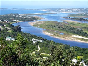 2132 m² Land available in Keurboomstrand