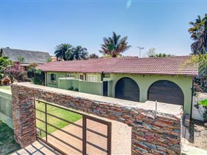 4 Bed House in Van Riebeeck Park