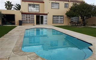 7 Bedroom House in Grassy Park