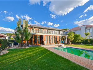 5 Bed House in The Meadows