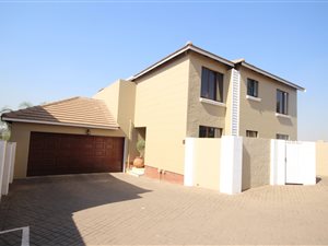 4 Bed House in Woodlands Estate
