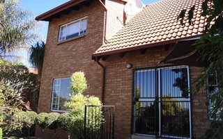 3 Bedroom House in Waterkloof Park