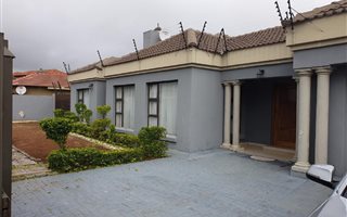 5 Bedroom House in Bendor Park