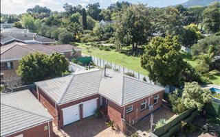2 Bedroom House in Die Wingerd