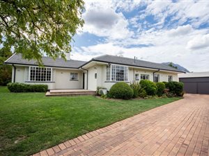 4 Bed House in Briza