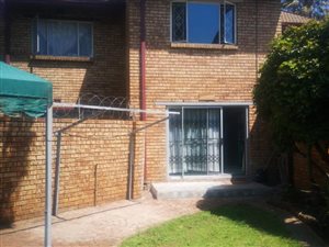 3 Bed Townhouse in Vanderbijlpark CE2
