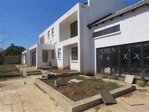 9000 m² Smallholding in White River