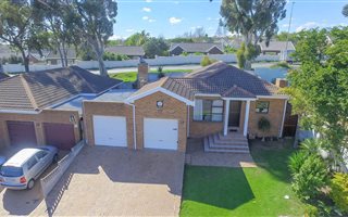3 Bedroom House in Sonstraal Heights