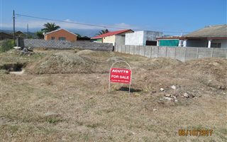 496 m² Land available in Rusthof